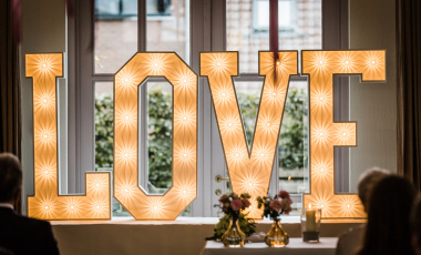 Lichtletters huren in Vlaanderen: dé blikvanger voor jouw feest